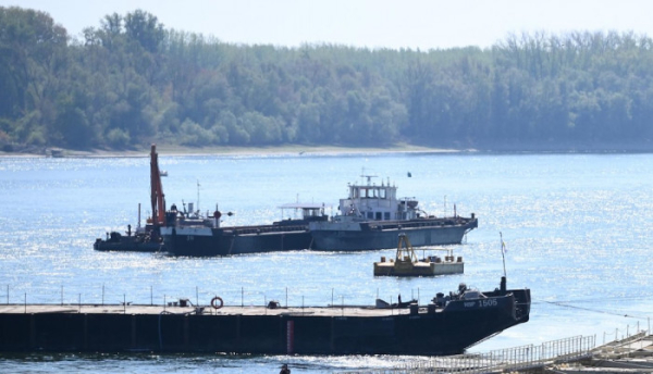 Угорщина занурює баржі на Дунаї для енергетичної безпеки АЕС “Пакш”
