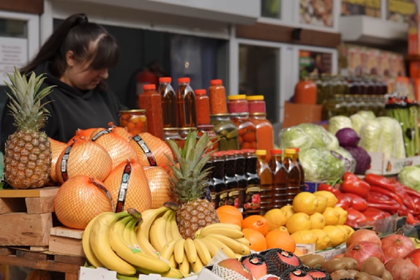Запоріжжя: які продукти найшвидше зникають з полиць магазинів