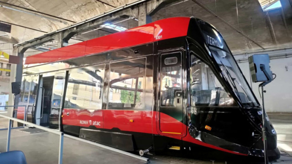 Рим запускає інноваційні низькопідлогові трамваї CAF Urbos 3: перші тести вже тривають