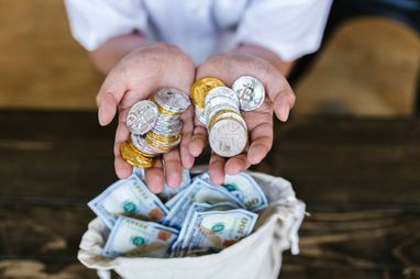 Криптовалюта чи гривня: відкрий найвигідніший шлях заощаджень