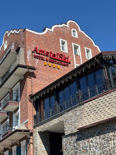 ФДМУ виставляє на продаж конфіскований готель AmstelSki у Буковелі