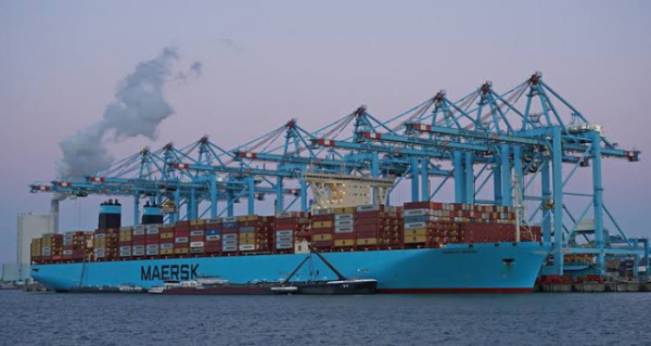 Hapag-Lloyd інвестує в Роттердам: 25% терміналу Maasvlakte II тепер у їх руках Hapag-Lloyd інвестує в Роттердам: 25% терміналу Maasvlakte II тепер у їх руках