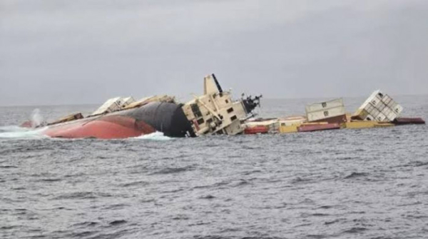 Суховантаж пішов на дно: 24 моряки борються за життя біля берегів Індії