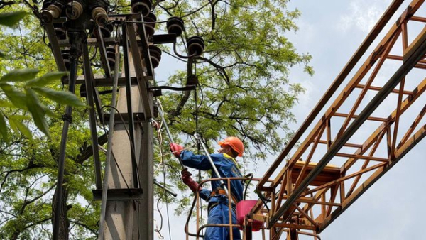 Запоріжжяобленерго” відбило 17 російських атак: понад 100 пошкоджень за тиждень