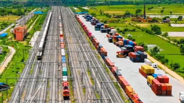 Індія прискорює вантажні перевезення: збудовано дві нові магістралі
