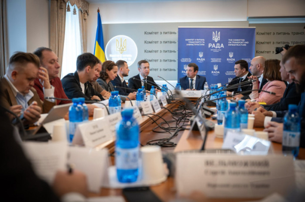 Уряд пріоритезує оновлення потягів та відновлення ключових автошляхів