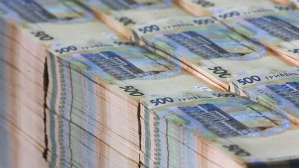 Накопичення українців у банках сягнули 1,8 трильйона: що це означає