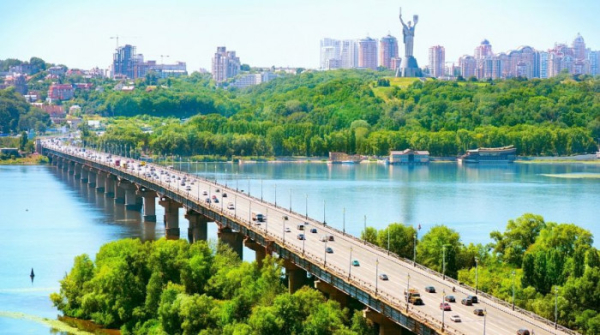 Відкрийте для себе нові маршрути: рух мостом Патона в Києві змінюється до 7 вересня