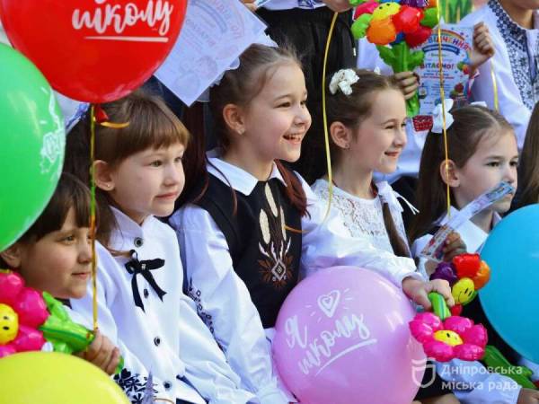 Понад 5 тисяч першокласників крокують у шкільне майбутнє: мер Дніпра вітає учнів із першим дзвоником