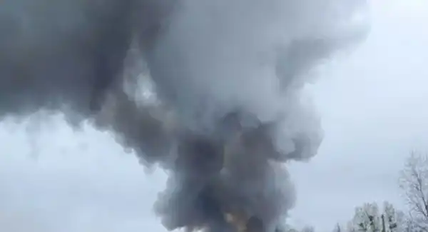 ЗСУ вражають ППО росіян на “Азовсталі”: вибухи та вогонь над Маріуполем