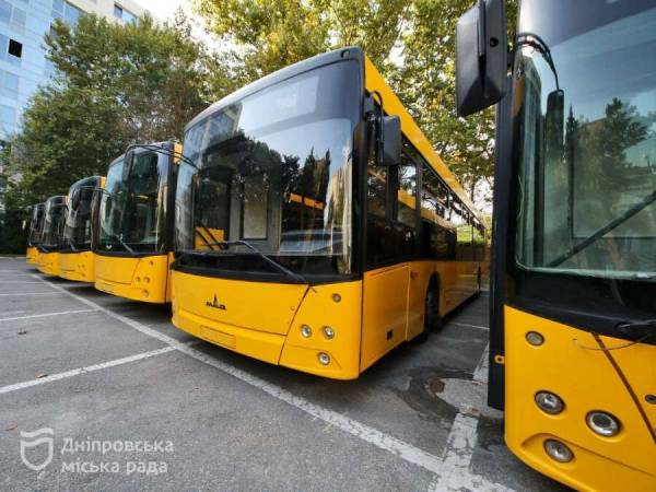 Дніпро підсилив Одесу: 7 автобусів стануть надійним резервом на час відключень електротранспорту