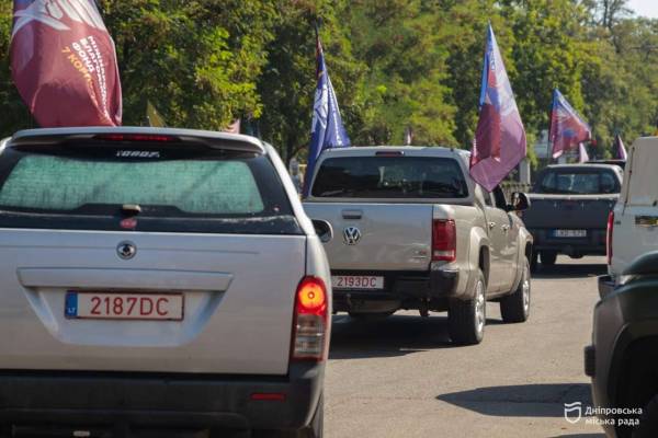 Пікапи для фронту та автопробіг: у Дніпрі до Дня міста підтримали 7-й корпус ДШВ