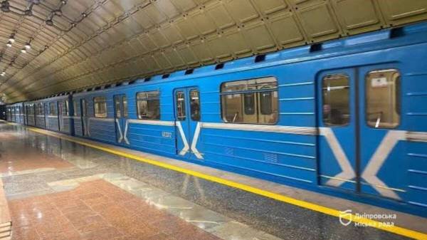 Чи зупинять метро у Дніпрі: розбираємо обмеження під час повітряних тривог