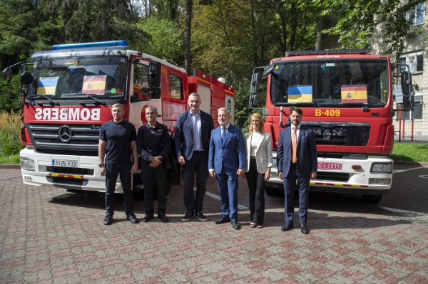 Київ та Барселона розширюють співпрацю: підписано меморандум та отримано пожежні авто